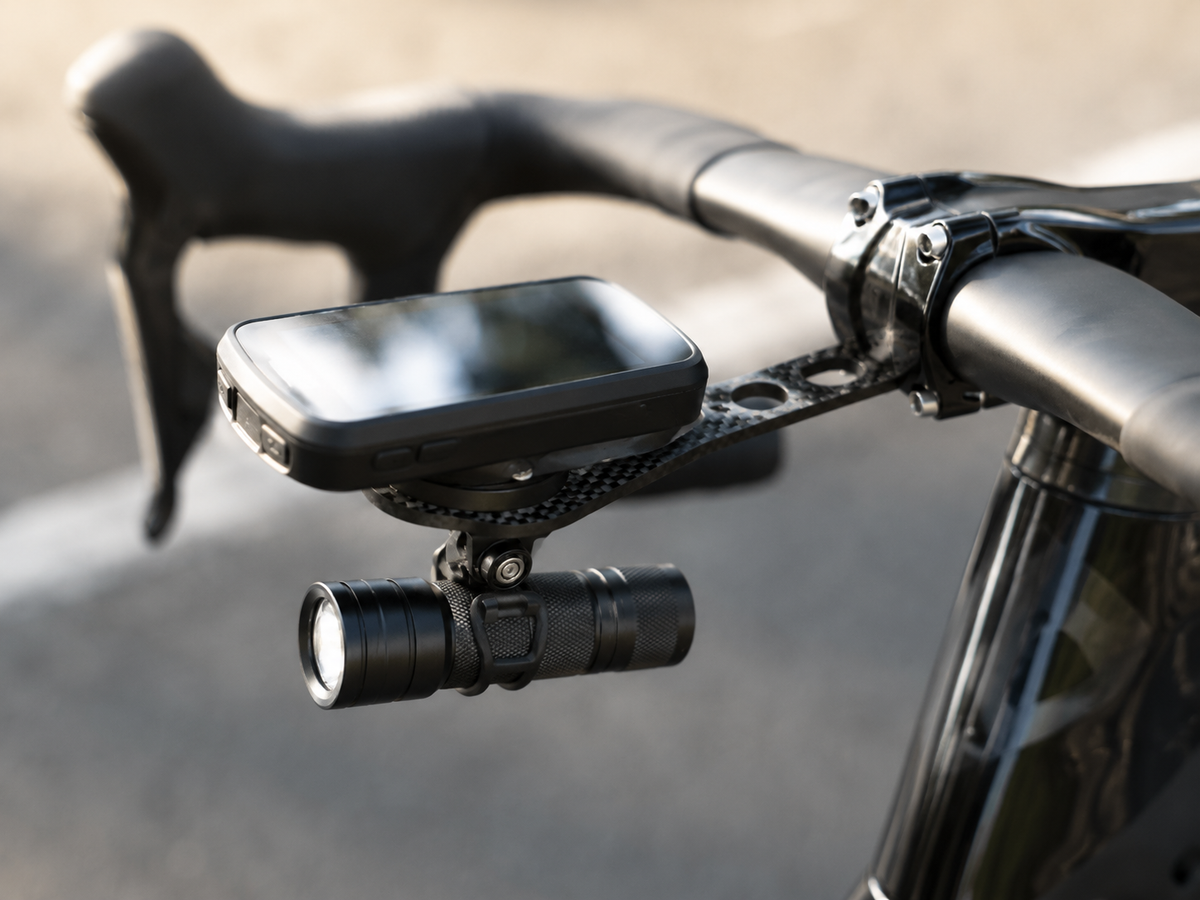 Bike computer installed ahead of the cockpit with AERA NAV
